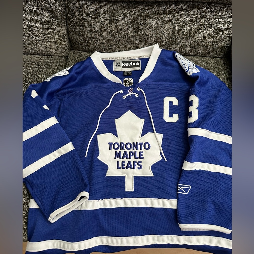 Maple leafs youth jersey